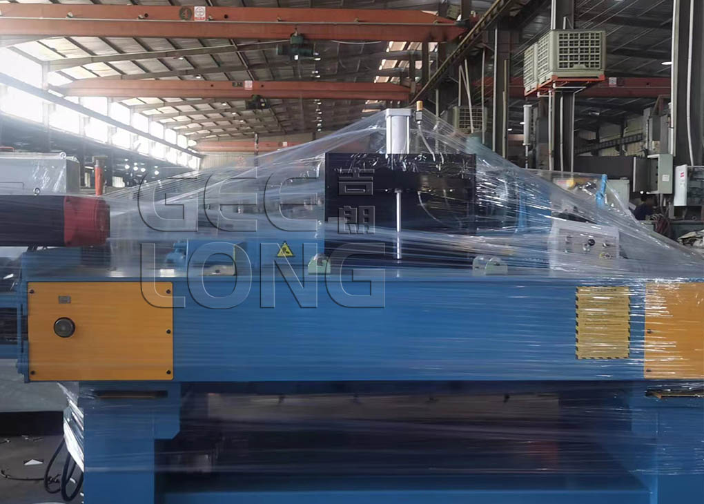 GEELONG heavy duty high quality 4ft veneer peeling machine exported to Turkey