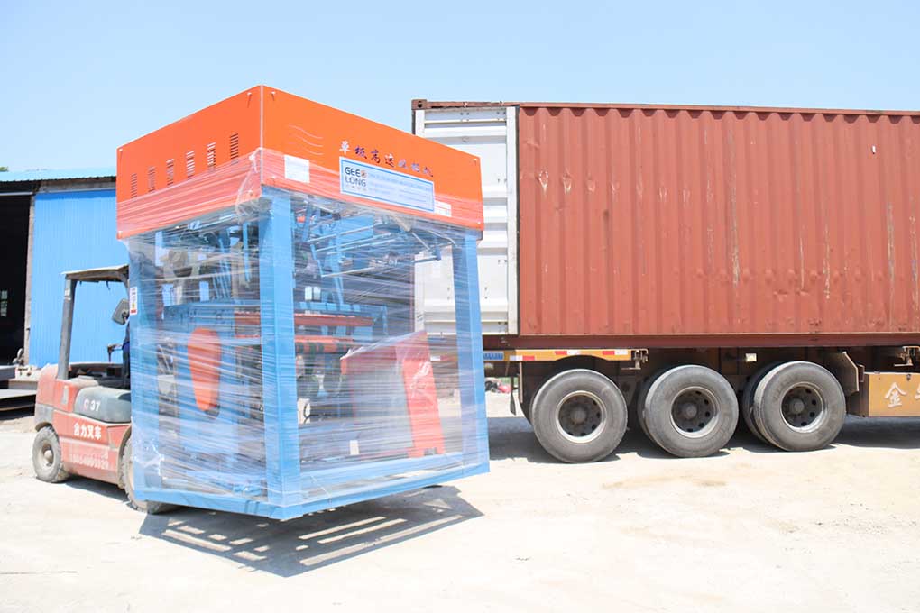 Automatic rubber veneer peeling machine shipment