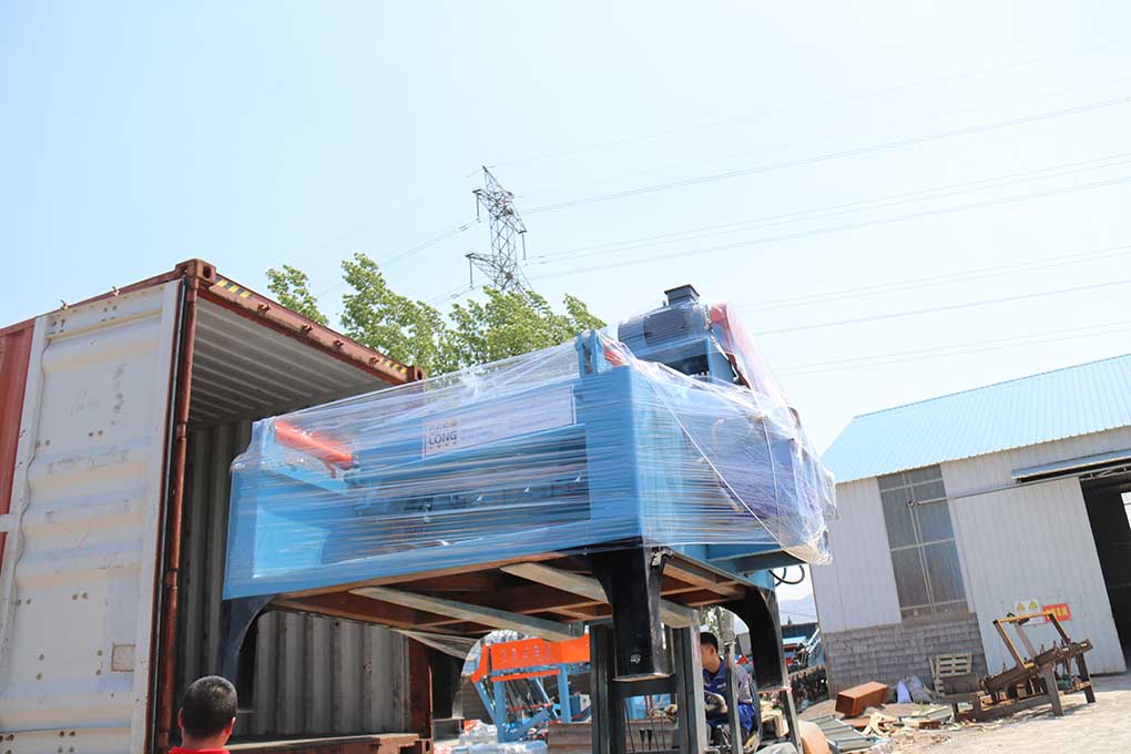 Automatic rubber veneer peeling machine shipment