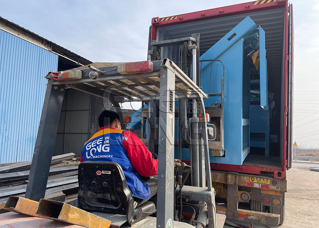 China GEELONG exported 6 sets of 4ft veneer peeling machine line