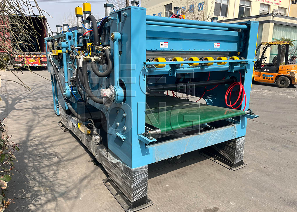 China LINYI GEELONG exported 4ft L core veneer finger jointing machine