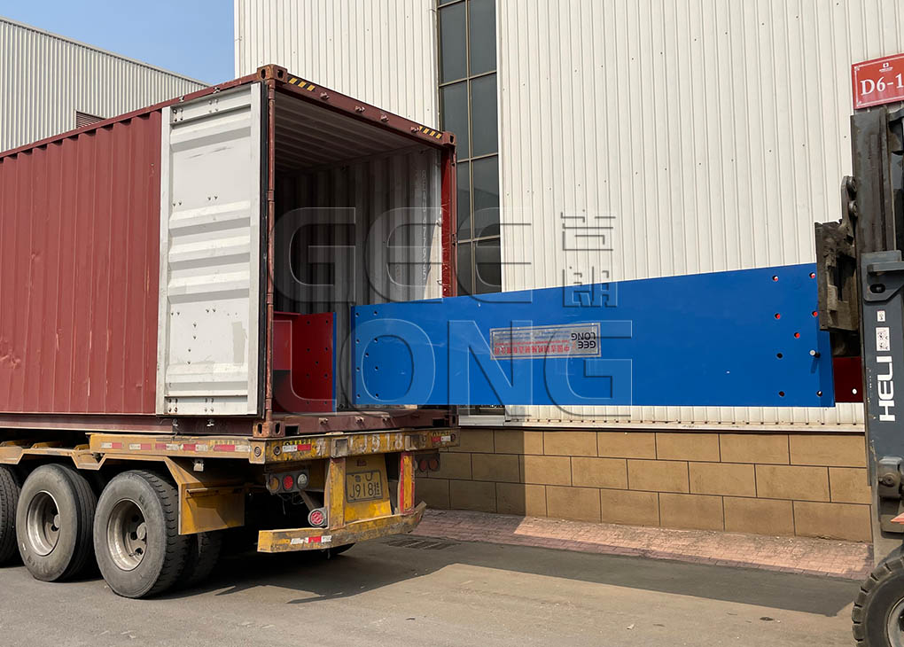 China GEELONG plywood machinery is exported to India