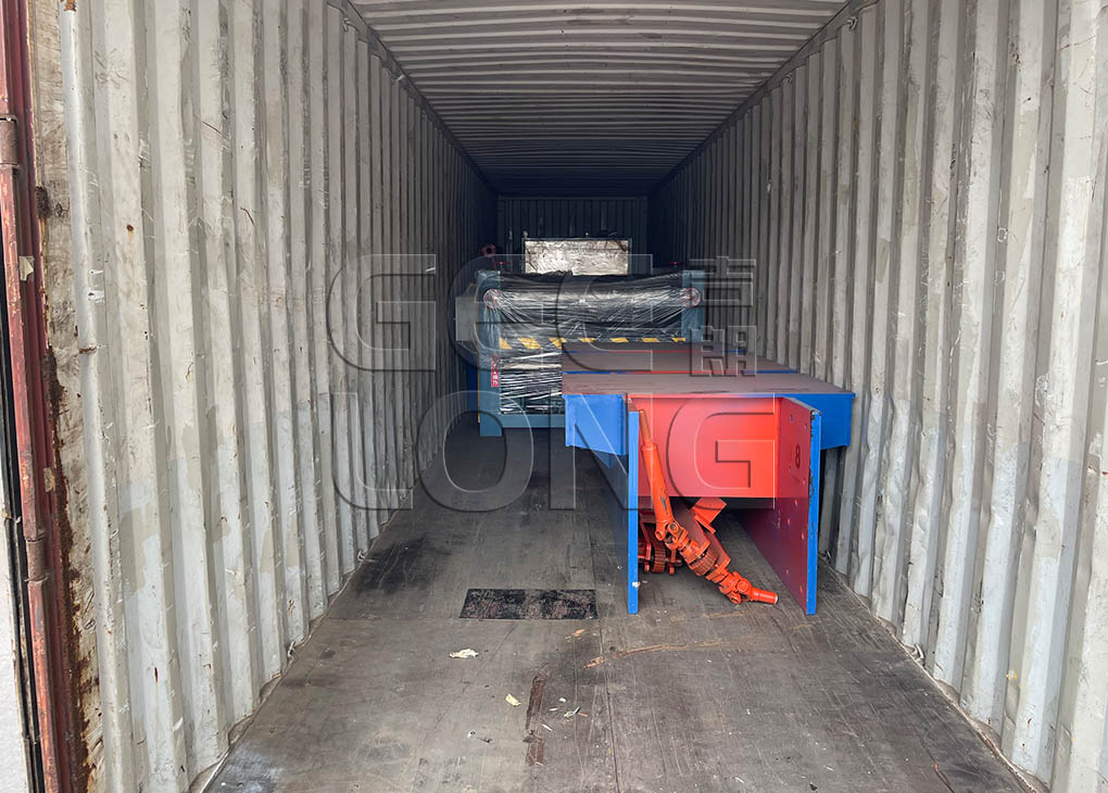 China GEELONG plywood machinery is exported to India