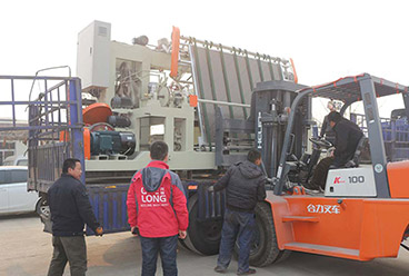 Spindle peeling machine and veneer clipper machine exported to Cambodia