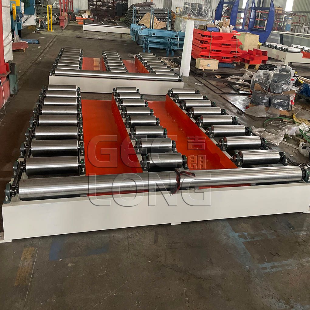 Plywood powered roller conveyor