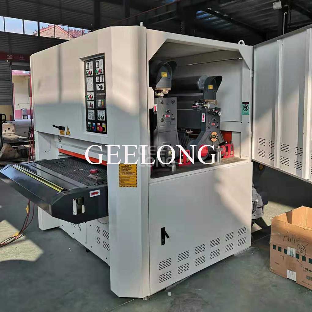 Plywood sanding machine