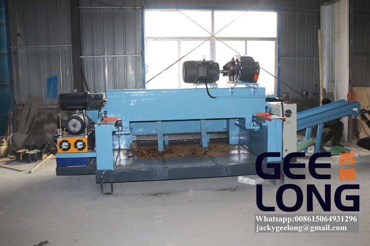 China GEELONG 4ft wood log debarking machine with bark crusher