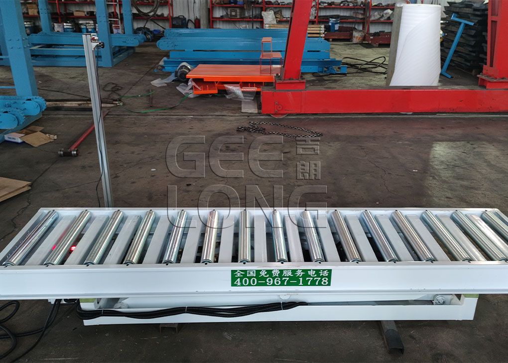 Two-way lifting machine for welting machine