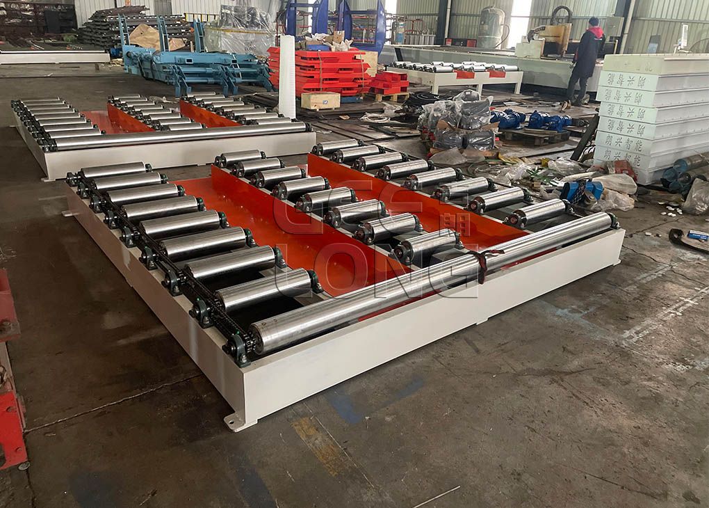 Plywood powered roller conveyor